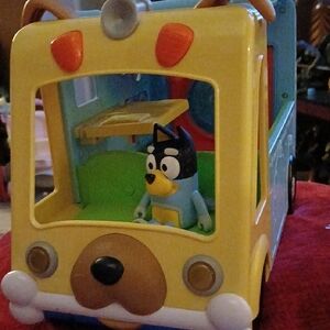 Puppy Dog Pals Awesome Care Bus & Bluey